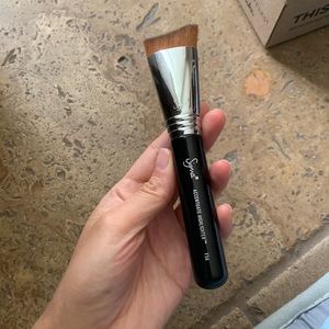 Sigma F56 Accentuate Highlighter Brush